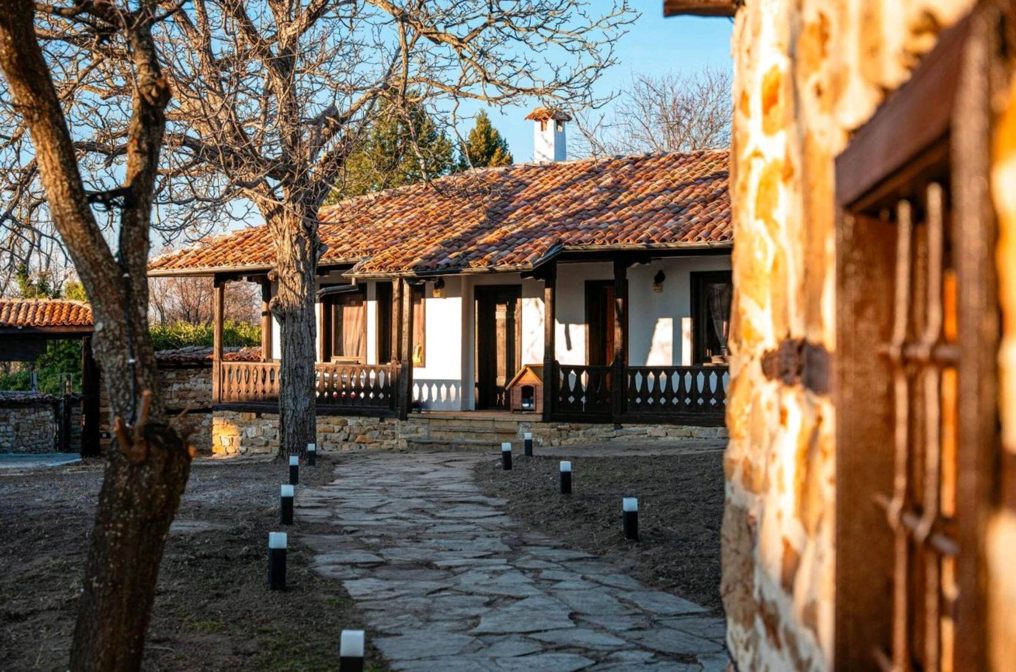 Complex Arbanashki Style-Panoramic View With Summer And Winter Terrace, Jacuzzi, Sauna, Children'S And Adult Area With Cinema Summer Arbanassi Exterior foto
