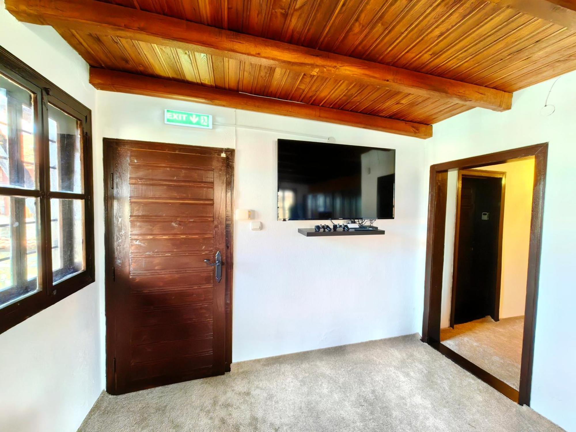 Complex Arbanashki Style-Panoramic View With Summer And Winter Terrace, Jacuzzi, Sauna, Children'S And Adult Area With Cinema Summer Arbanassi Exterior foto