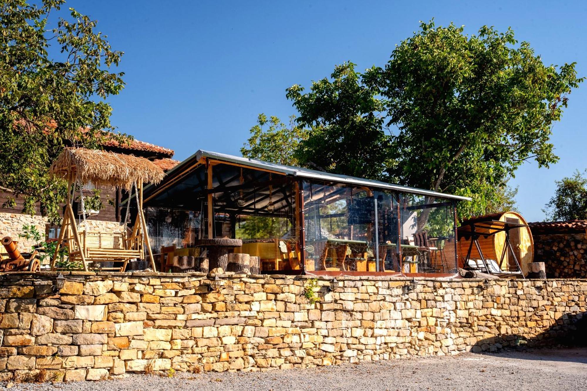 Complex Arbanashki Style-Panoramic View With Summer And Winter Terrace, Jacuzzi, Sauna, Children'S And Adult Area With Cinema Summer Arbanassi Exterior foto