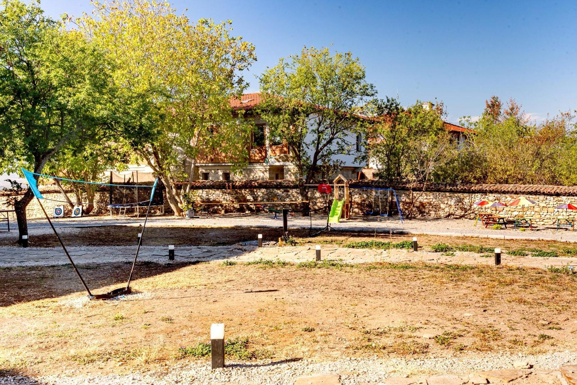 Complex Arbanashki Style-Panoramic View With Summer And Winter Terrace, Jacuzzi, Sauna, Children'S And Adult Area With Cinema Summer Arbanassi Exterior foto