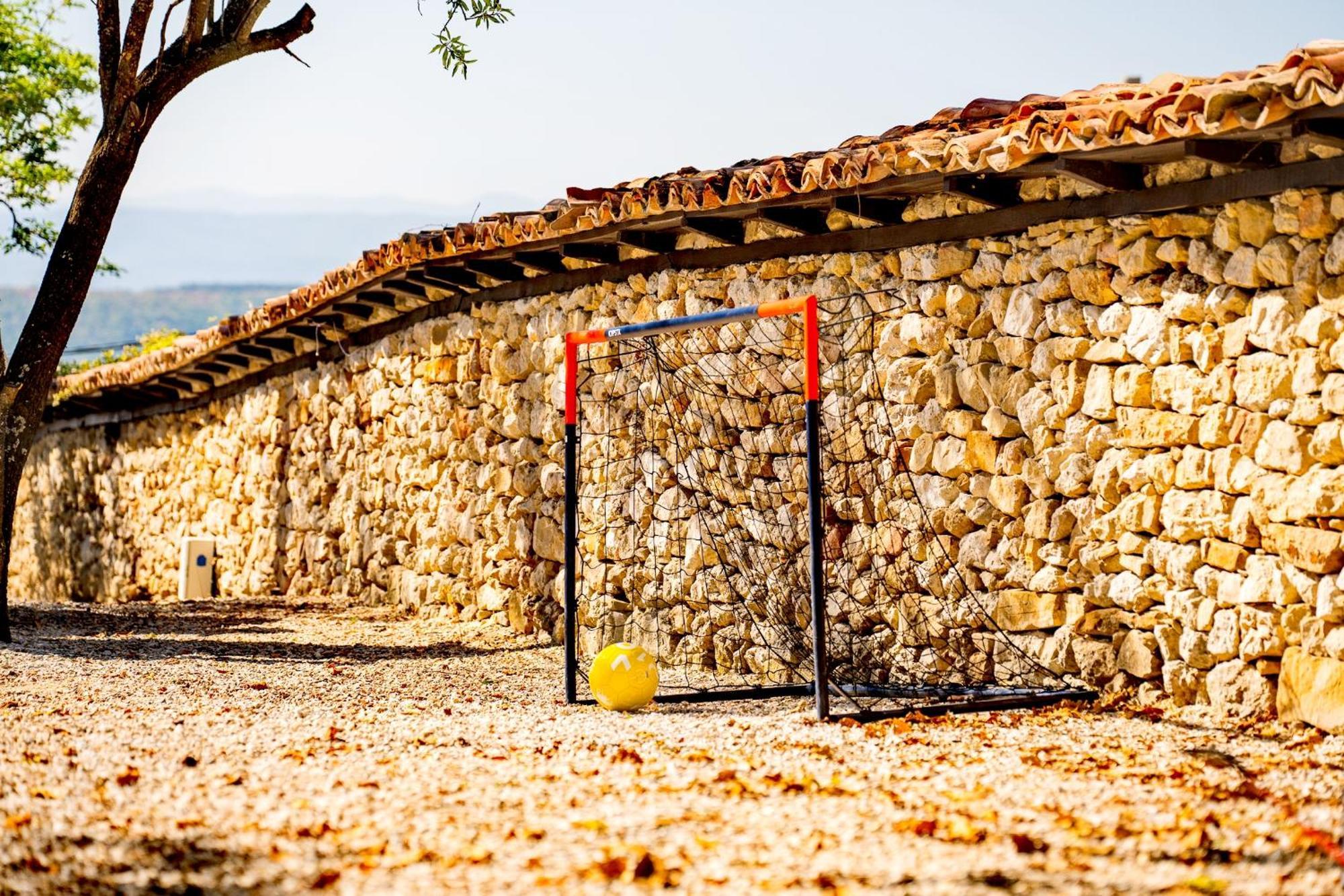 Complex Arbanashki Style-Panoramic View With Summer And Winter Terrace, Jacuzzi, Sauna, Children'S And Adult Area With Cinema Summer Arbanassi Exterior foto