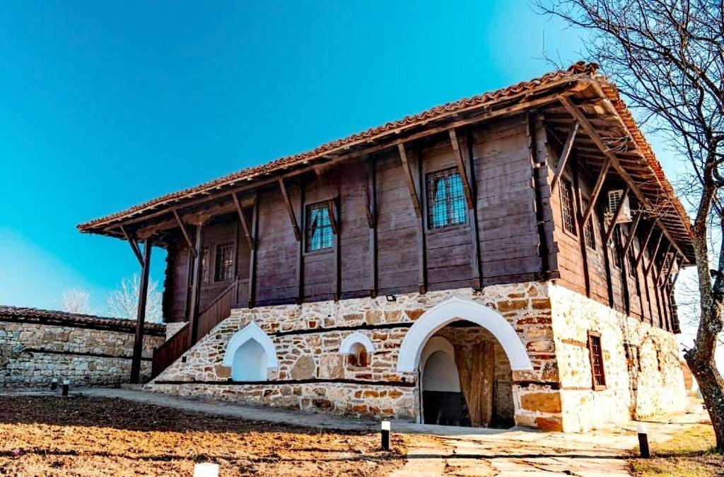 Complex Arbanashki Style-Panoramic View With Summer And Winter Terrace, Jacuzzi, Sauna, Children'S And Adult Area With Cinema Summer Arbanassi Exterior foto