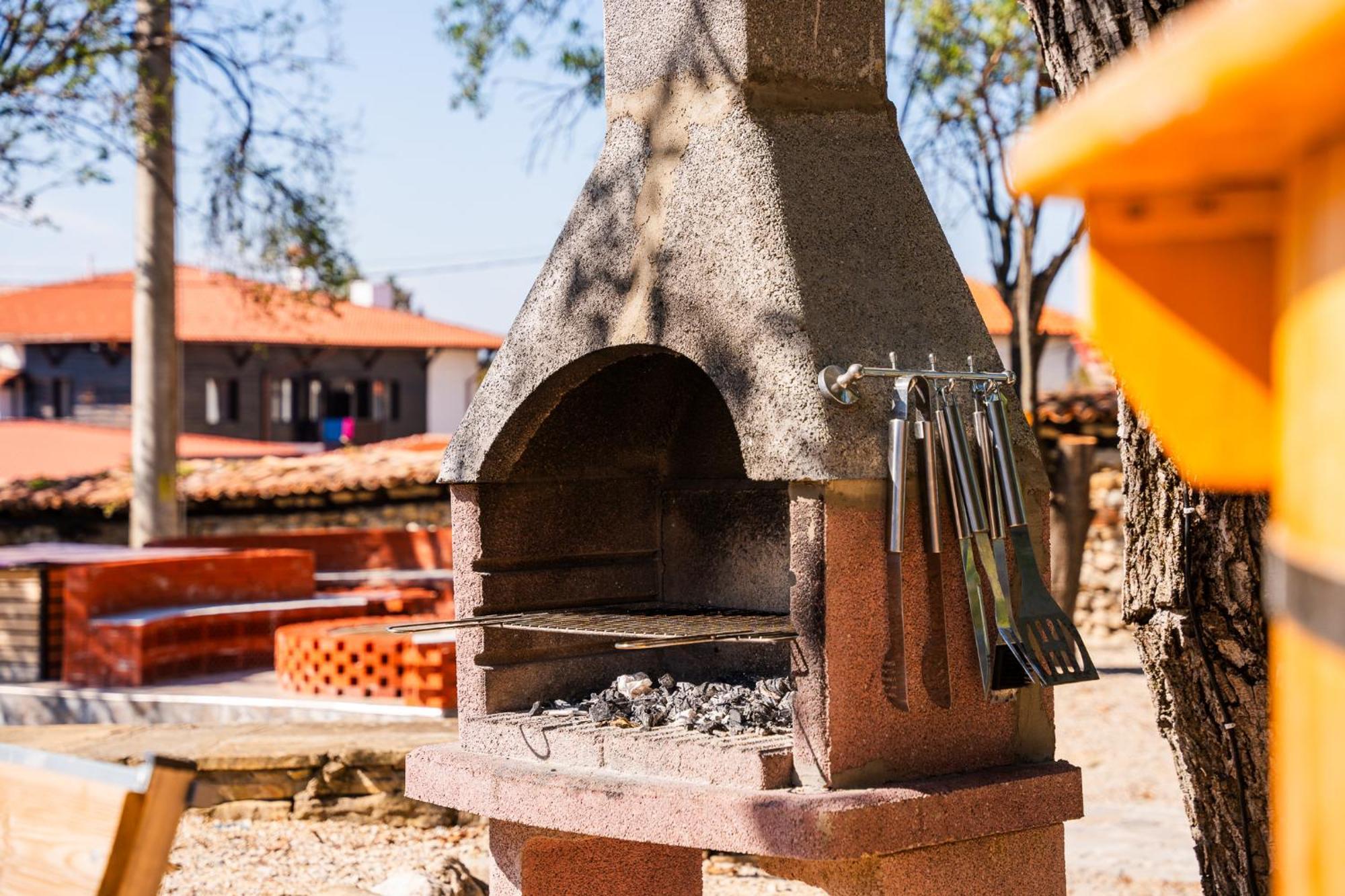 Complex Arbanashki Style-Panoramic View With Summer And Winter Terrace, Jacuzzi, Sauna, Children'S And Adult Area With Cinema Summer Arbanassi Exterior foto